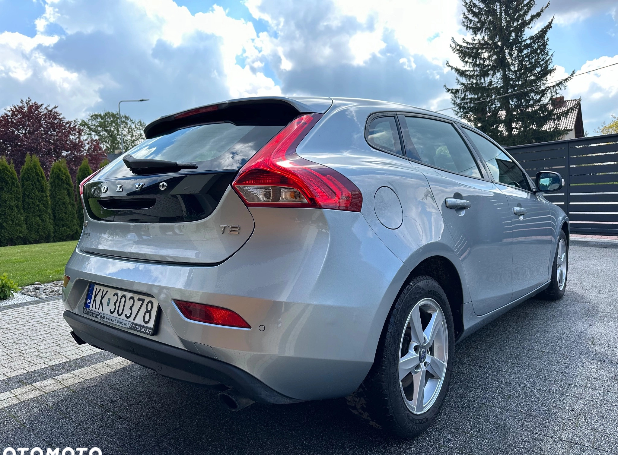 Volvo V40 cena 42500 przebieg: 170000, rok produkcji 2014 z Kraków małe 742